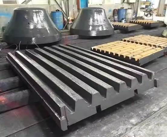 Metso manganlı döküm paletler ve yedek parçalar